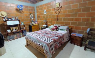 casa en venta en miravalle. Cod V14124