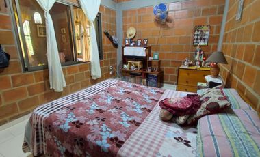 casa en venta en miravalle. Cod V14124