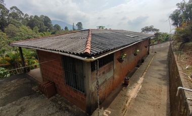 casa en venta en miravalle. Cod V14124