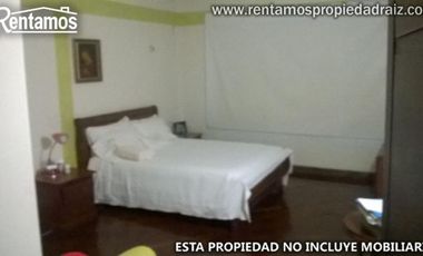 casa en venta en poblado. Cod V5020