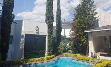 BONITA RESIDENCIA CON ALBERCA EN FRACCIONAMIENTO ZONA ATLIXCAYOTL