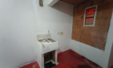 casa en venta en el tesoro. Cod V7071901