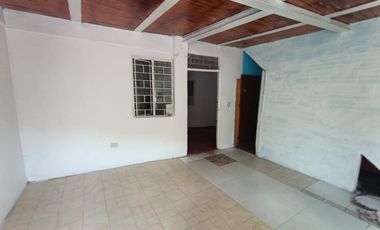 casa en venta en el tesoro. Cod V7071901