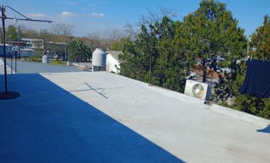 VENTA  de propiedad 2 galpones, casa al fondo, mas amplio departamento 4 ambientes con terraza en primer piso