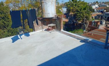 VENTA  de propiedad 2 galpones, casa al fondo, mas amplio departamento 4 ambientes con terraza en primer piso