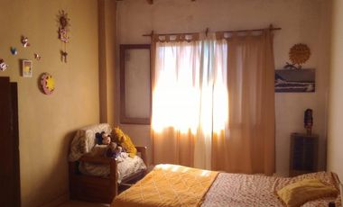 VENTA  de propiedad 2 galpones, casa al fondo, mas amplio departamento 4 ambientes con terraza en primer piso