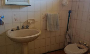 VENTA  de propiedad 2 galpones, casa al fondo, mas amplio departamento 4 ambientes con terraza en primer piso