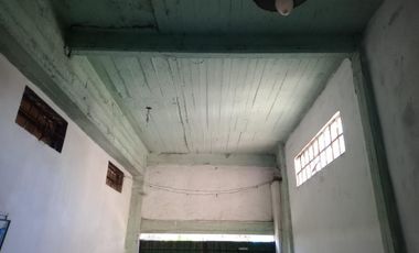 VENTA  de propiedad 2 galpones, casa al fondo, mas amplio departamento 4 ambientes con terraza en primer piso