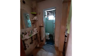 CASA con DEPTO Y TRES LOCALES A RECICLAR