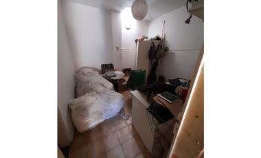 CASA con DEPTO Y TRES LOCALES A RECICLAR