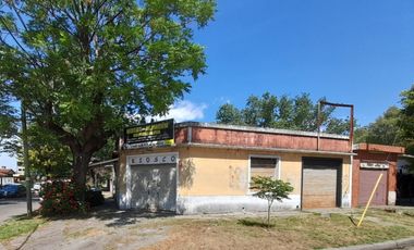 CASA con DEPTO Y TRES LOCALES A RECICLAR