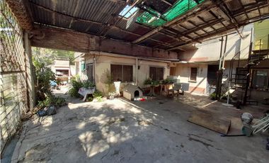 CASA con DEPTO Y TRES LOCALES A RECICLAR