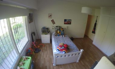 Casa Quinta ubicada a 100 metros de la Avenida Pres. Perón.