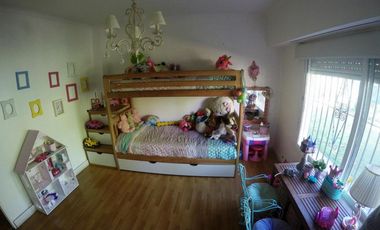 Casa Quinta ubicada a 100 metros de la Avenida Pres. Perón.