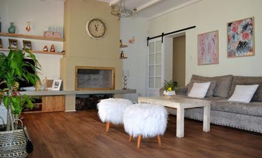 Casa Quinta ubicada a 100 metros de la Avenida Pres. Perón.