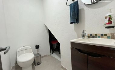 casa en arriendo en loma del atravesado. Cod A775645
