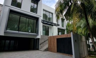 LUXURIOUS MODERN TROPICAL HOUSE FOR SALE at Jl TAMAN TIRTA GOLF, BSD