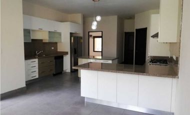 Se Alquila Casa en Antigua Costa del Este