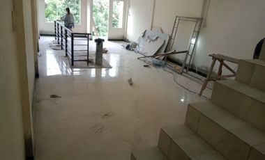 Ruko Baru Gress di Raya Wiguna, Ada Parkiran mobil