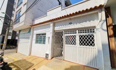 CASA EN VENTA BARRIO LAS MERCEDES CONUCOS REMODELADA