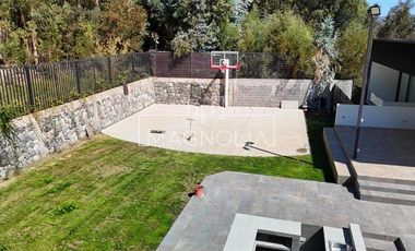 Casa en venta de 5 dorm. en Nogales
