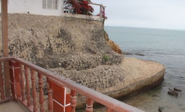 Se Alquila Casa Frente al Mar en Ballenita
