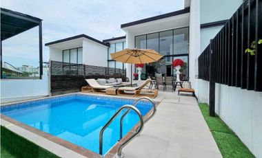 Ciudad del Mar, Sur de Manta, Alquilo moderna casa con piscina
