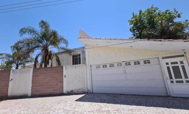 Venta Casa con Alberca y Bodegas Comerciales Cerca Aeropuerto de Aguascalientes