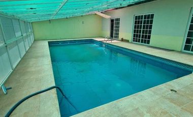 Venta Casa con Alberca y Bodegas Comerciales Cerca Aeropuerto de Aguascalientes