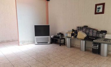 Venta Casa con Alberca y Bodegas Comerciales Cerca Aeropuerto de Aguascalientes