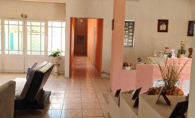 Venta Casa con Alberca y Bodegas Comerciales Cerca Aeropuerto de Aguascalientes