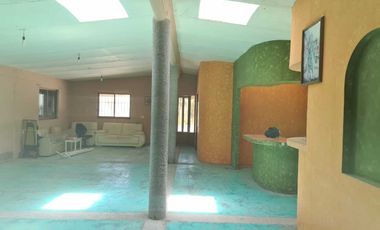 Venta Casa con Alberca y Bodegas Comerciales Cerca Aeropuerto de Aguascalientes