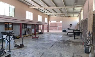 Venta Casa con Alberca y Bodegas Comerciales Cerca Aeropuerto de Aguascalientes