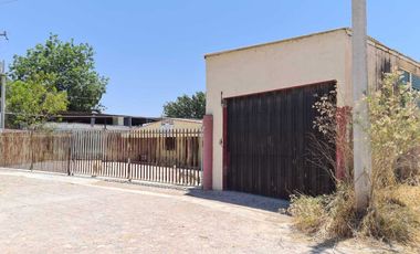 Venta Casa con Alberca y Bodegas Comerciales Cerca Aeropuerto de Aguascalientes