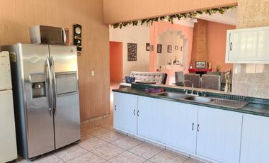 Venta Casa con Alberca y Bodegas Comerciales Cerca Aeropuerto de Aguascalientes