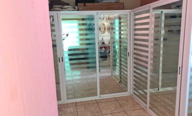 Venta Casa con Alberca y Bodegas Comerciales Cerca Aeropuerto de Aguascalientes
