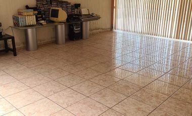 Venta Casa con Alberca y Bodegas Comerciales Cerca Aeropuerto de Aguascalientes