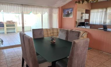 Venta Casa con Alberca y Bodegas Comerciales Cerca Aeropuerto de Aguascalientes