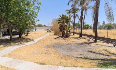 Venta Casa con Alberca y Bodegas Comerciales Cerca Aeropuerto de Aguascalientes