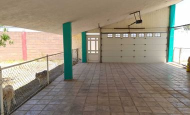 Venta Casa con Alberca y Bodegas Comerciales Cerca Aeropuerto de Aguascalientes