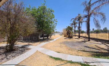 Venta Casa con Alberca y Bodegas Comerciales Cerca Aeropuerto de Aguascalientes