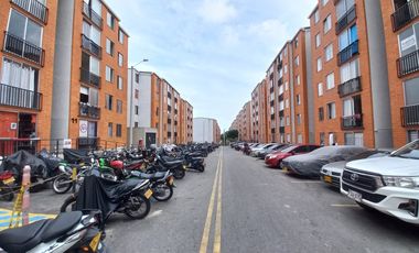 apartamento en arriendo/venta en arboleda campestre yarumo piso 7 sin ascensor. Cod A13536