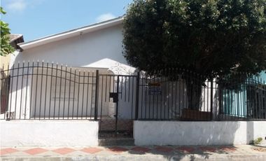 Casa independiente en barrio Montes