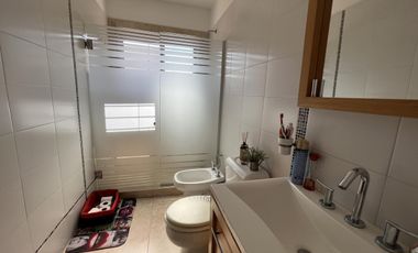 EN VENTA  CASA 6 DORMITORIOS. 3 COCHERAS CUBIERTAS. QUINCHO Y PILETA. TERRENO DE 1422M2 - FUNES.