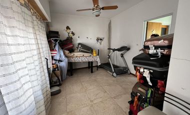 EN VENTA  CASA 6 DORMITORIOS. 3 COCHERAS CUBIERTAS. QUINCHO Y PILETA. TERRENO DE 1422M2 - FUNES.