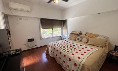 EN VENTA  CASA 6 DORMITORIOS. 3 COCHERAS CUBIERTAS. QUINCHO Y PILETA. TERRENO DE 1422M2 - FUNES.