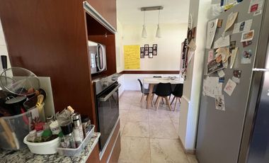 EN VENTA  CASA 6 DORMITORIOS. 3 COCHERAS CUBIERTAS. QUINCHO Y PILETA. TERRENO DE 1422M2 - FUNES.