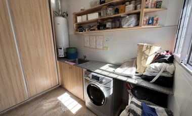 EN VENTA  CASA 6 DORMITORIOS. 3 COCHERAS CUBIERTAS. QUINCHO Y PILETA. TERRENO DE 1422M2 - FUNES.