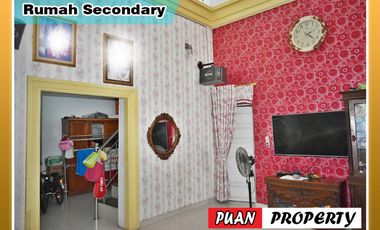 dijual murah rumah seken 2 lantai di marpoyan damai