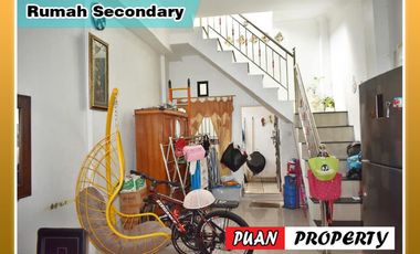 dijual murah rumah seken 2 lantai di marpoyan damai